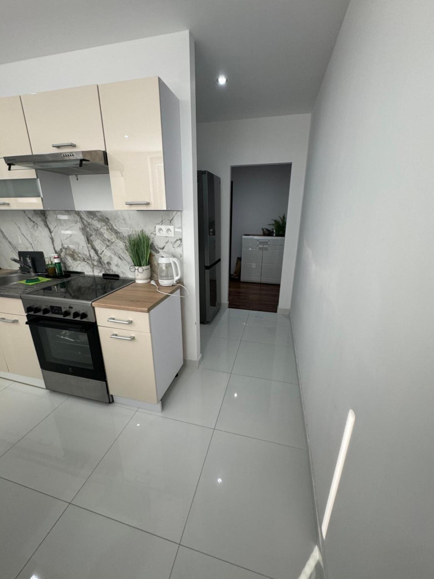 Peti Apartman Centrum Galánta Kültér fotó